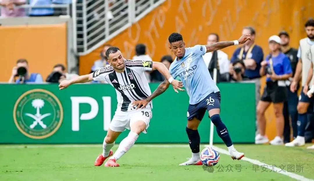 尤文主场大捷，球员赛后激动庆祝胜利，开始过程今年.免费下载爱游戏